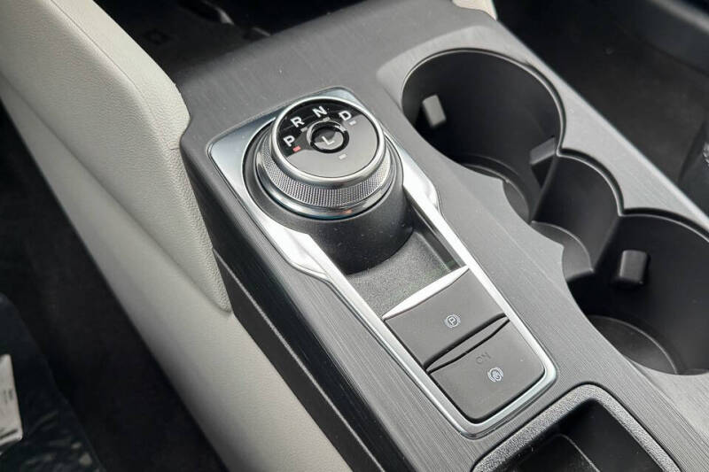 2025 Ford Escape Platinum