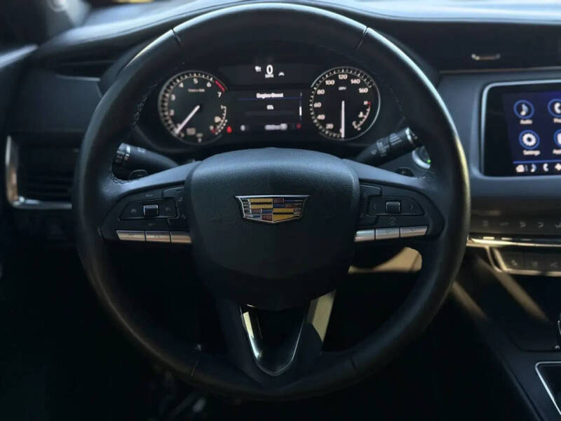 2023 Cadillac XT4 Premium Luxury