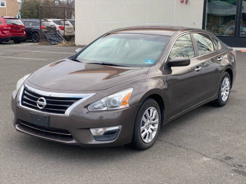 2015 Nissan Altima for sale at MAGIC AUTO SALES in Little Ferry NJ