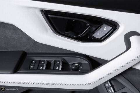 2025 Lamborghini Urus SE