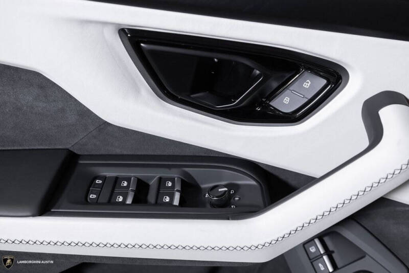 2025 Lamborghini Urus SE