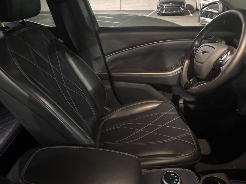 2022 Ford Mustang Mach-E Select