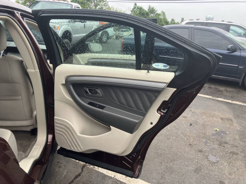 2010 Ford Taurus SE