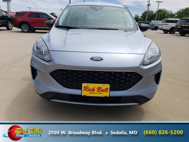 Used 2022 Ford Escape SE with VIN 1FMCU0G6XNUA97988 for sale in Kansas City