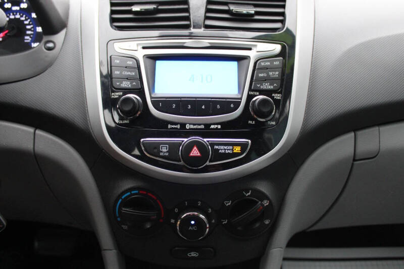 2012 Hyundai Accent SE