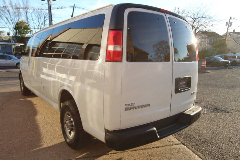 2020 GMC Savana Passenger LS photo 6