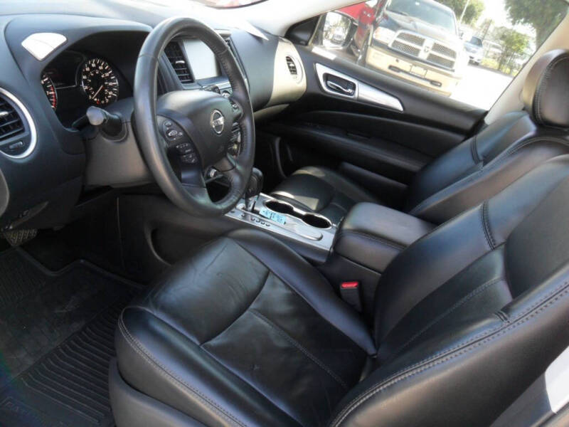 2017 Nissan Pathfinder SL