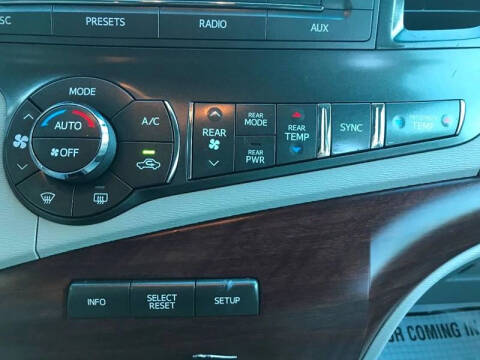 2014 Toyota Sienna XLE 8-Passenger