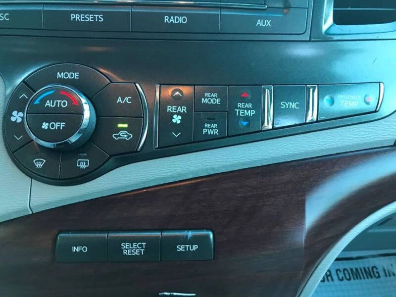 2014 Toyota Sienna XLE 8-Passenger