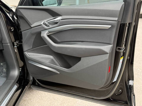 2019 Audi e-tron quattro Premium Plus