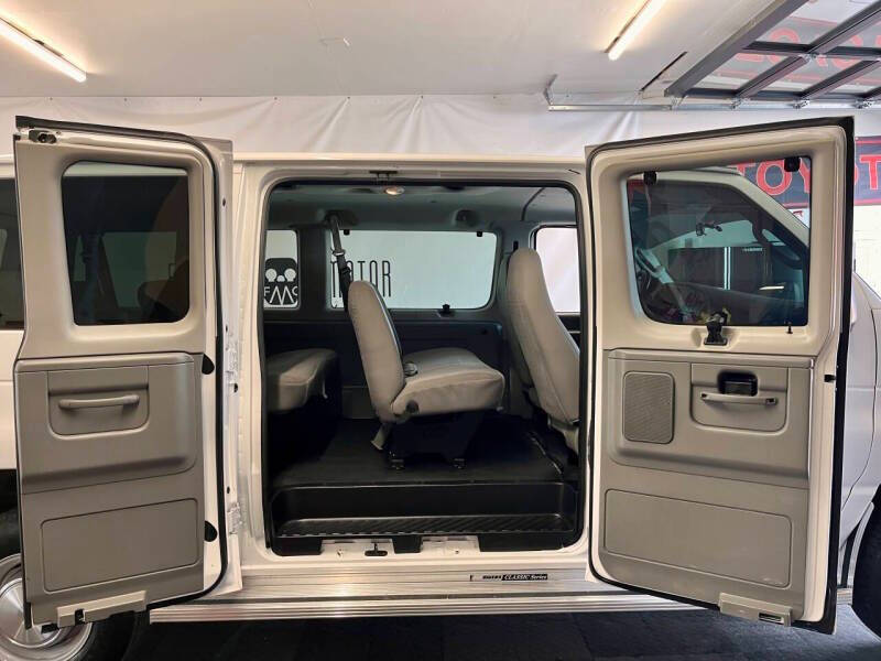 2006 Ford E-Series E-350 SD XLT