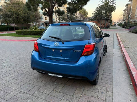 2016 Toyota Yaris 3-Door LE