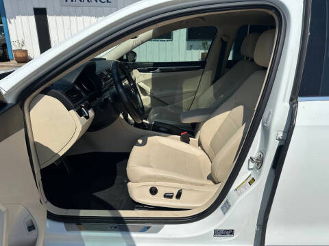 2019 Volkswagen Passat SE R-Line