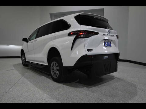 2025 Toyota Sienna LE 8-Passenger