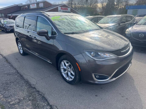 2017 Chrysler Pacifica Touring-L