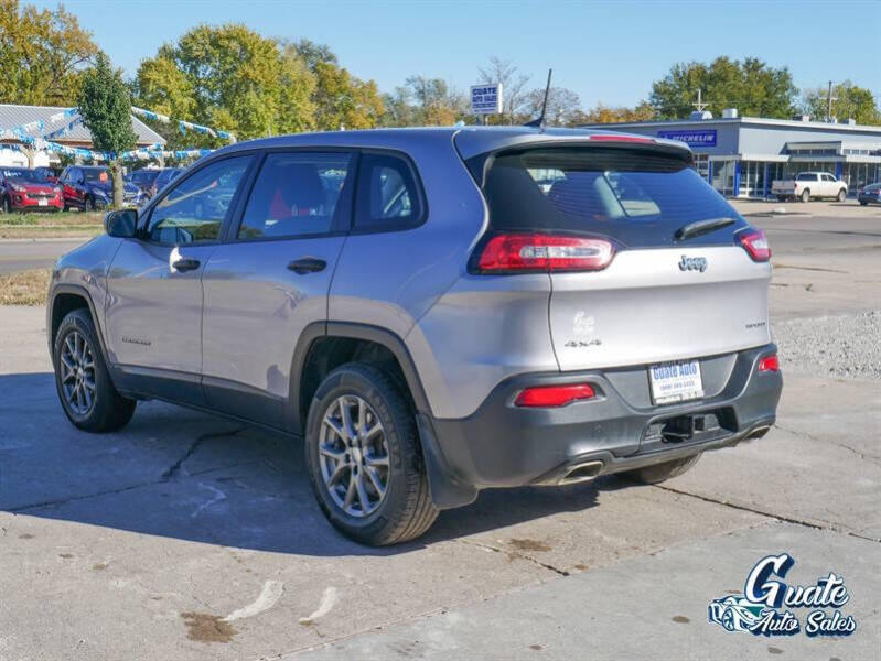 2017 Jeep Cherokee Sport