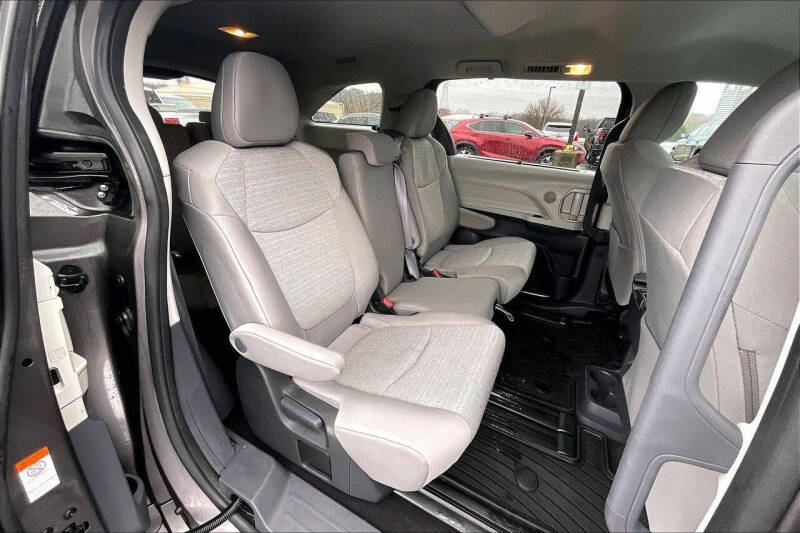 2024 Toyota Sienna LE 8-Passenger