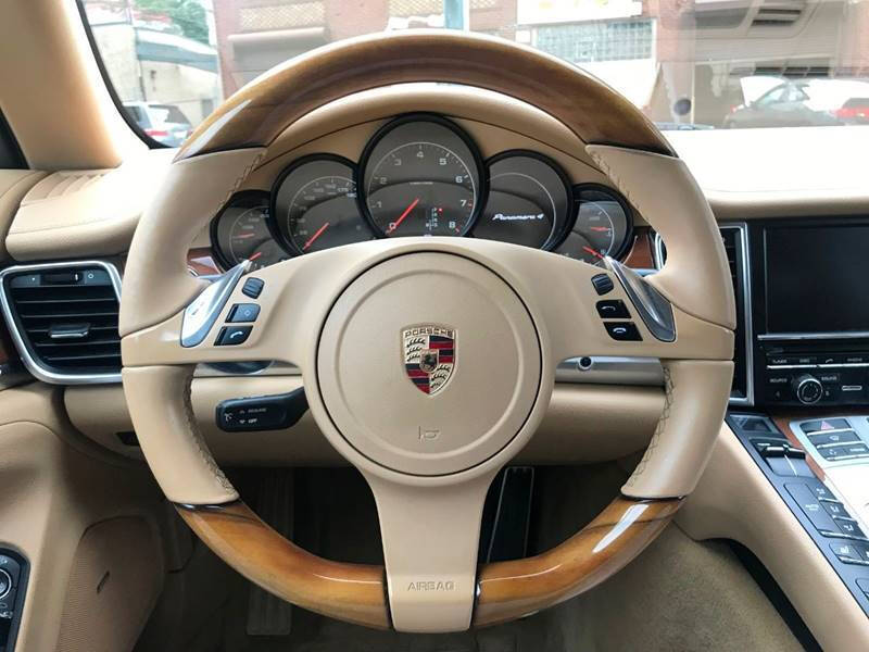 2011 Porsche Panamera 4