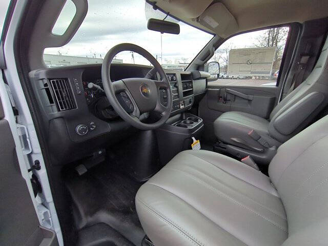 2025 Chevrolet Express 2500