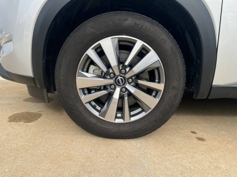 2025 Nissan Pathfinder SL