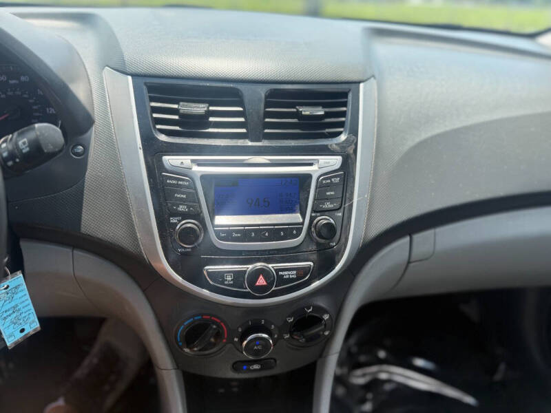 2014 Hyundai Accent SE