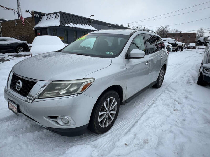 2014 Nissan Pathfinder SV photo 3