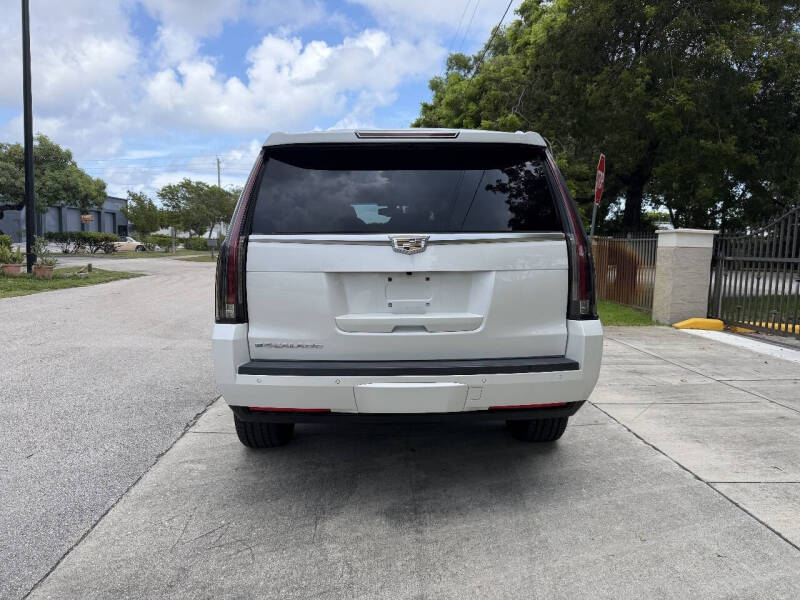 2017 Cadillac Escalade Standard