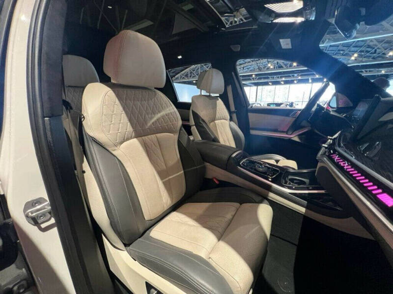 2023 BMW X7 M60i