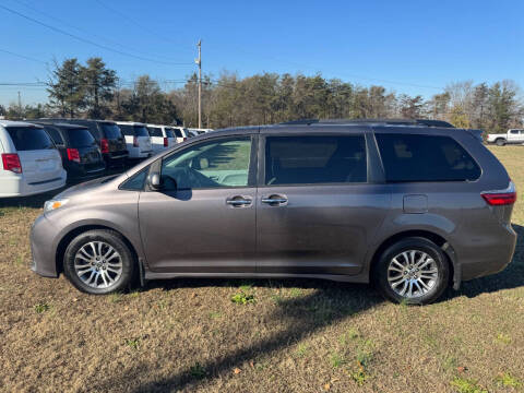 2020 Toyota Sienna XLE 8-Passenger