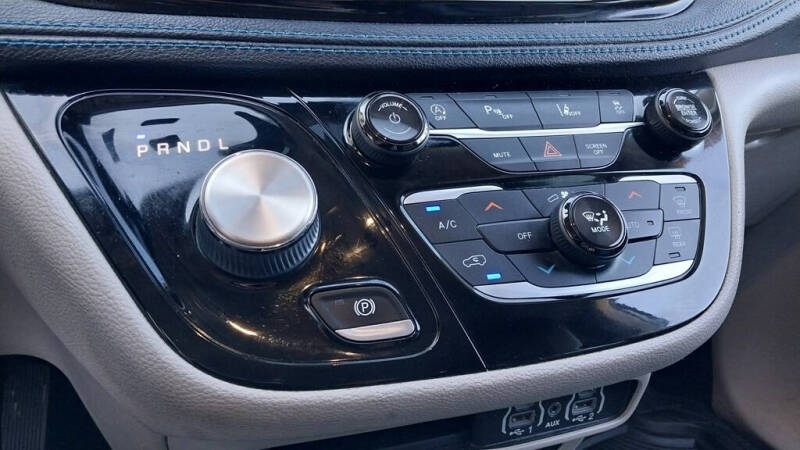 2021 Chrysler Pacifica Touring L