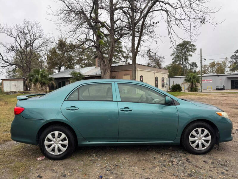 2010 Toyota Corolla LE photo 4