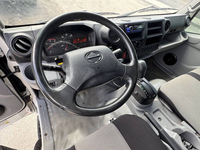 2015 Hino 195