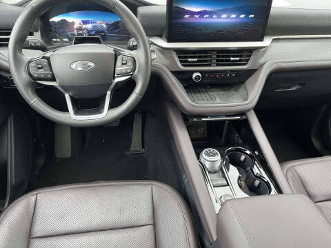 2025 Ford Explorer Platinum