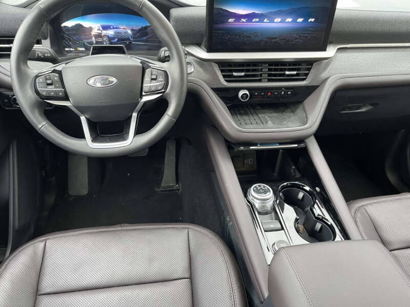 2025 Ford Explorer Platinum