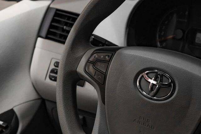 2012 Toyota Sienna LE 8-Passenger