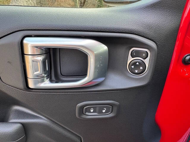 2025 Jeep Gladiator NightHawk