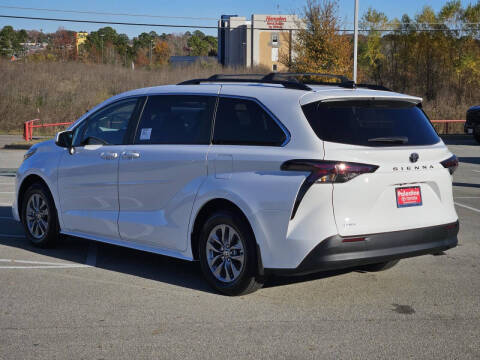 2026 Toyota Sienna LE 8-Passenger
