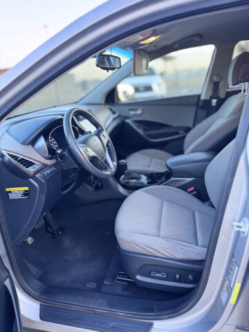 2017 Hyundai Santa Fe SE