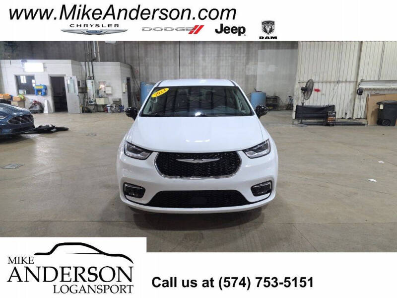 2024 Chrysler Pacifica Touring L