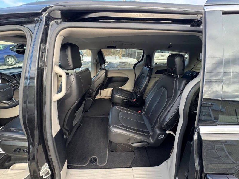 2020 Chrysler Voyager LXi