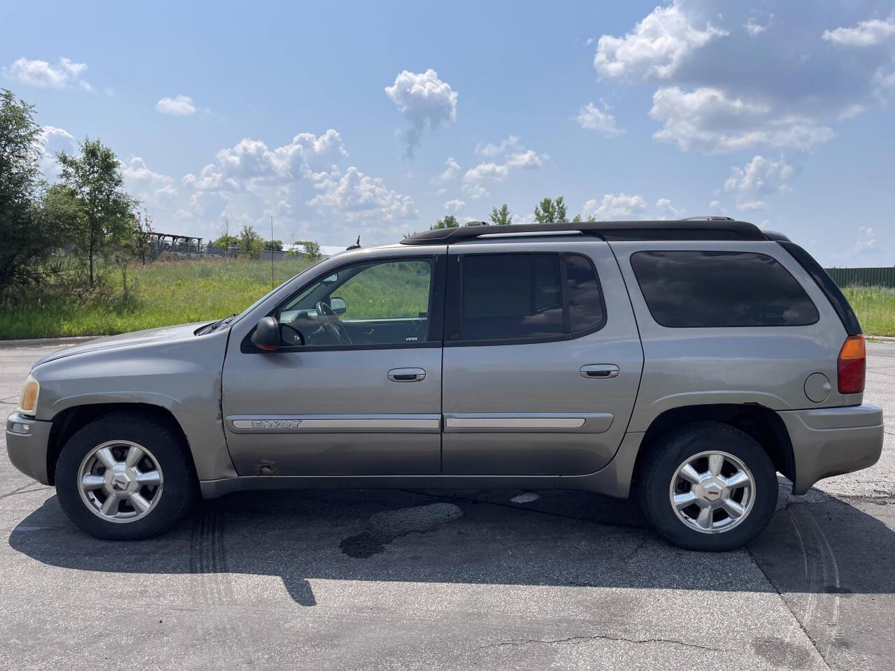 2005 GMC Envoy XL for sale at Twin Cities Auctions in Elk River, MN