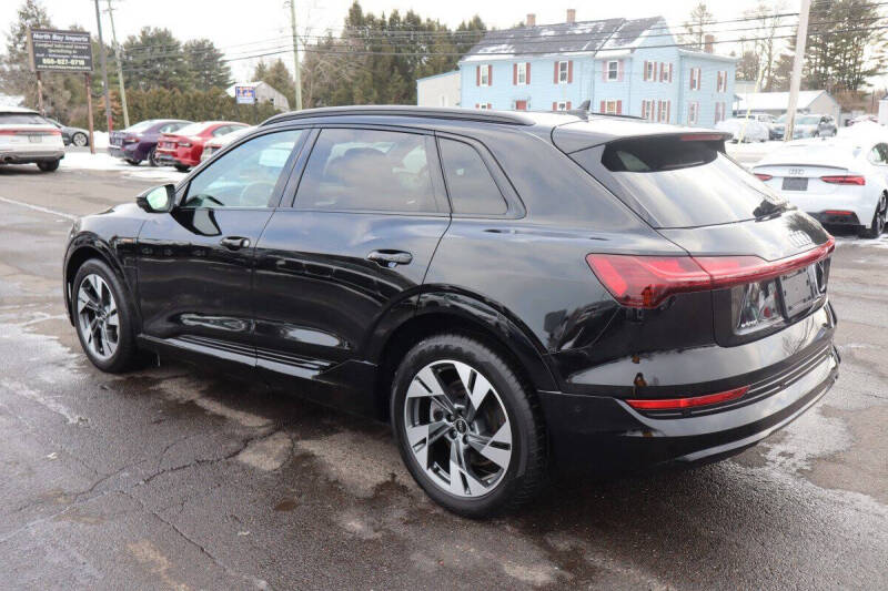 2021 Audi e-tron quattro Premium