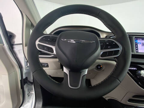 2024 Chrysler Voyager LX