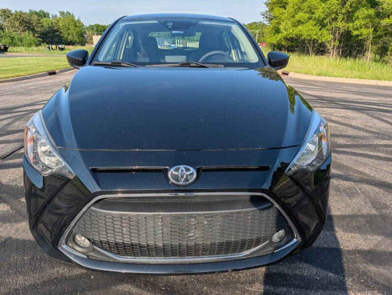 2020 Toyota Yaris Hatchback LE