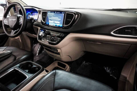 2022 Chrysler Pacifica Touring L