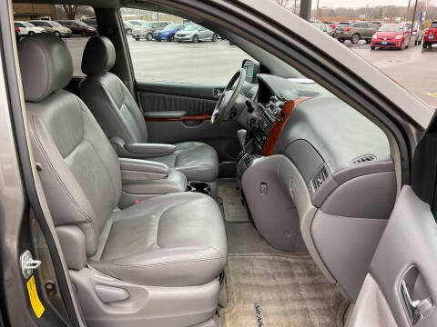 2004 Toyota Sienna XLE 7 Passenger