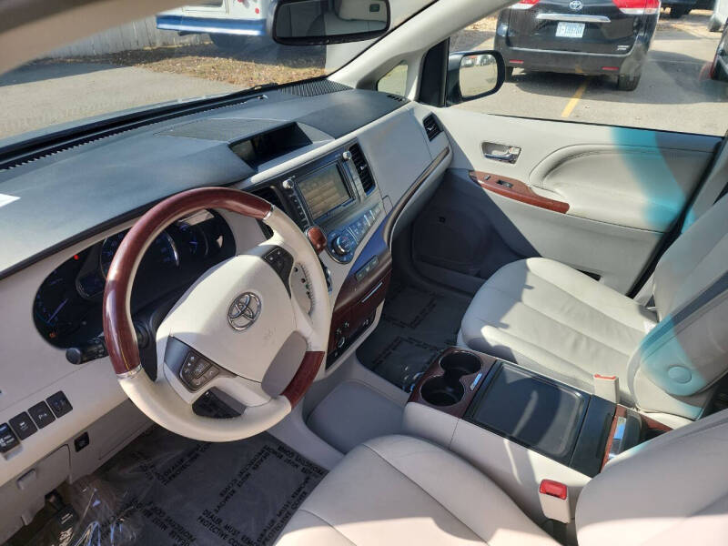 2012 Toyota Sienna Limited 7-Passenger
