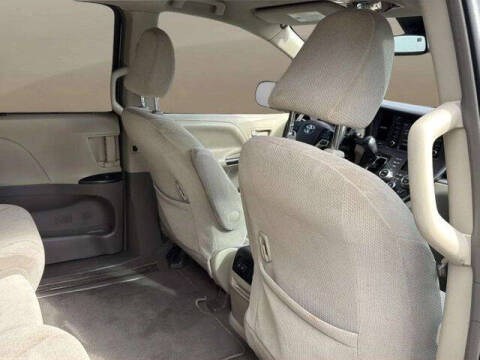 2019 Toyota Sienna LE 8-Passenger