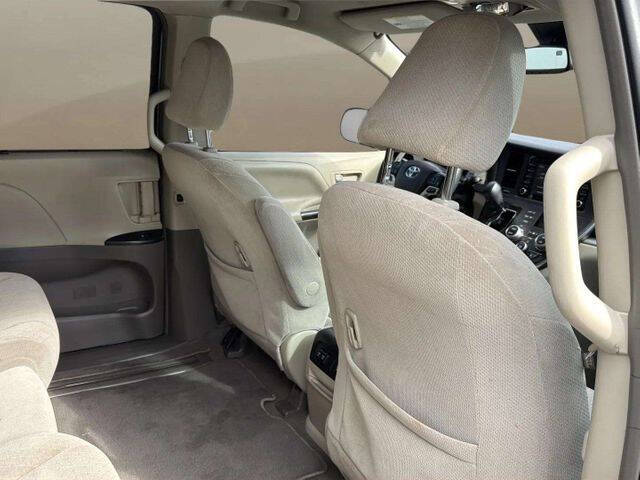 2019 Toyota Sienna LE 8-Passenger