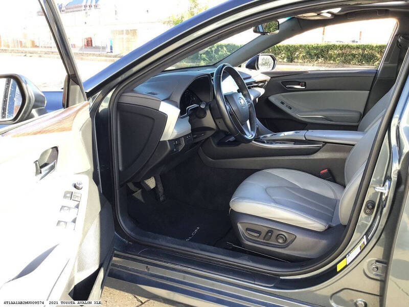 2021 Toyota Avalon Hybrid XLE